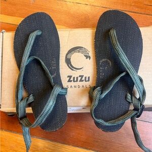 Zuzu women’s barefoot sandals, Size 36